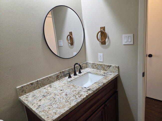 Building Photo - 8530 Lake Crystal Dr