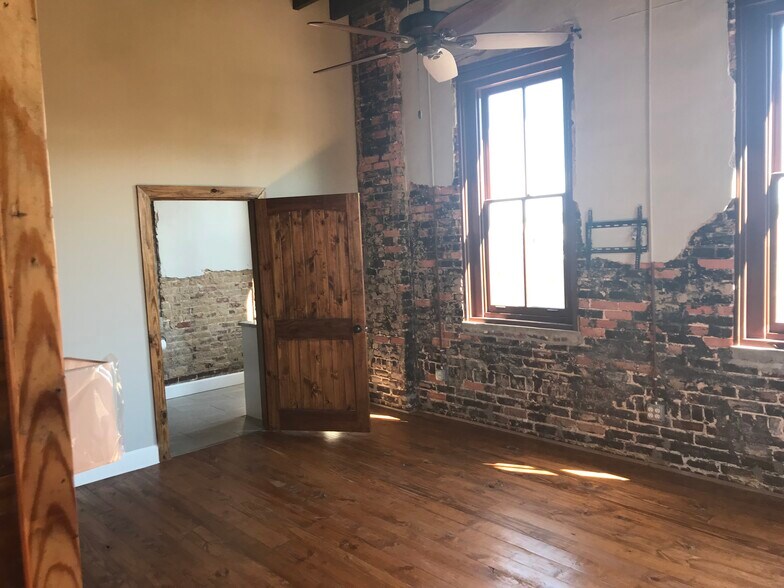 Gorgeous bedroom flooded with natural light... working windows.... - 558 St Francis St