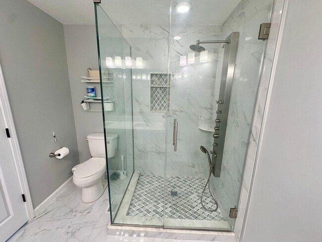 Building Photo - 612 Orrington Ct