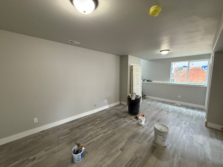 Building Photo - 1327 Lynn Ave
