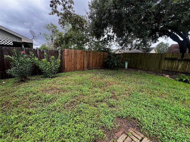 Building Photo - 18531 Lippizaner Dr