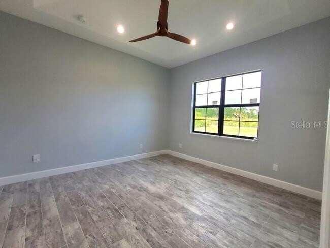 Building Photo - 1038 San Cristobal Ave