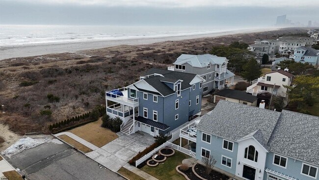 Building Photo - 404 21st St S