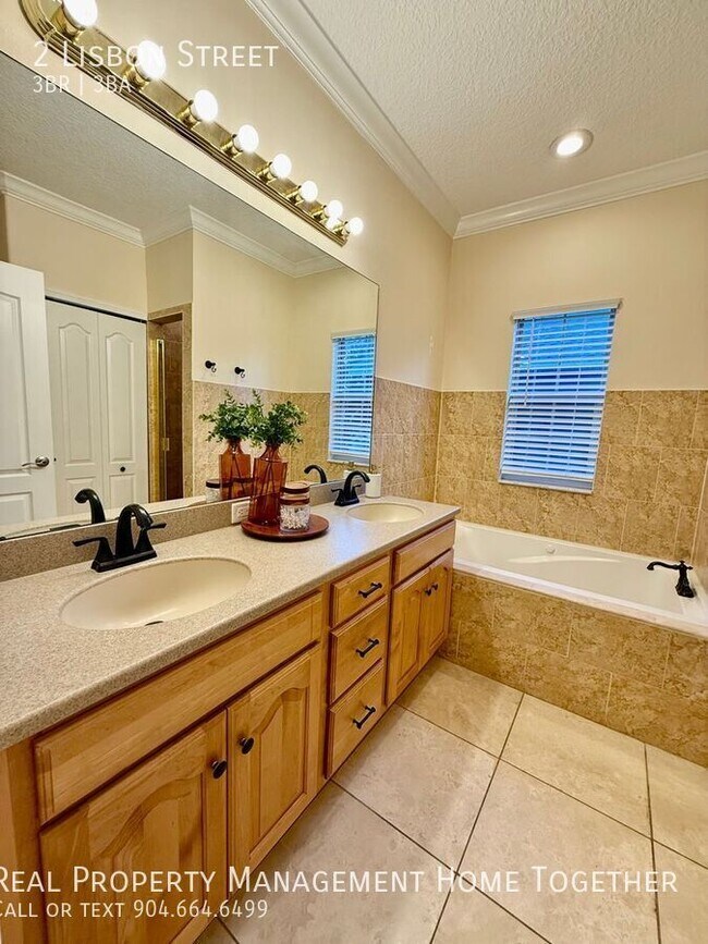 Building Photo - 2 Lisbon St