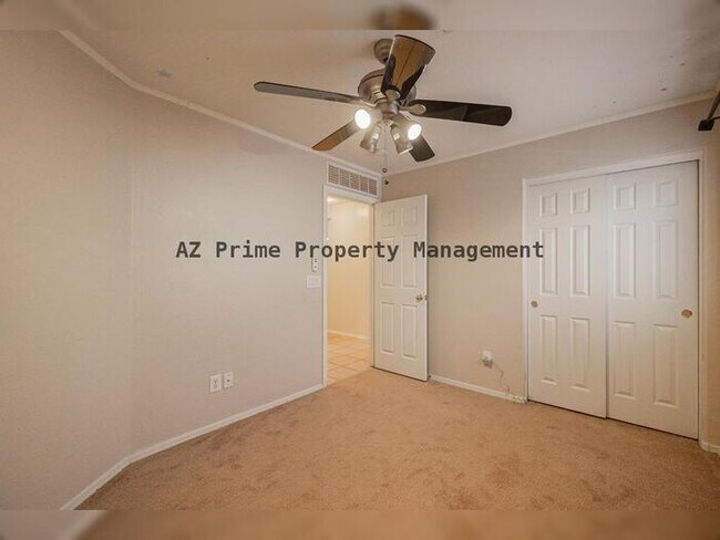 Building Photo - 6715 S 35th Dr
