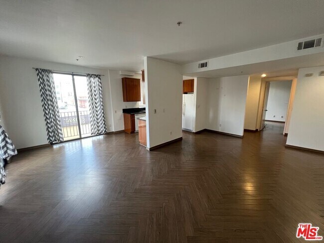 Building Photo - 625 S Berendo St