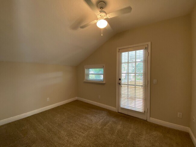 Building Photo - Charming 3 Bed, 3 Bath Home in Lake Davis/...