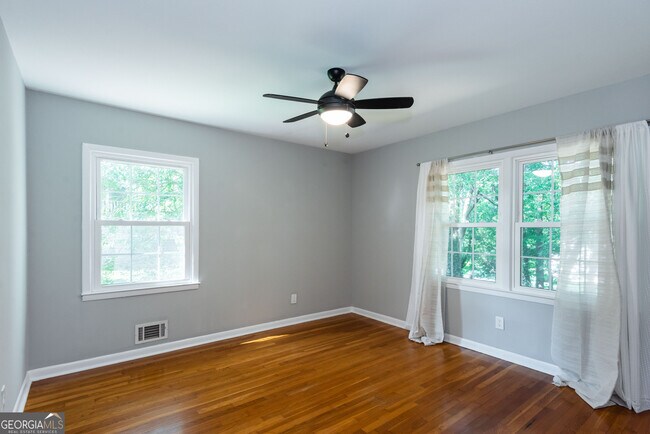 Building Photo - 80 Pinehurst Ln