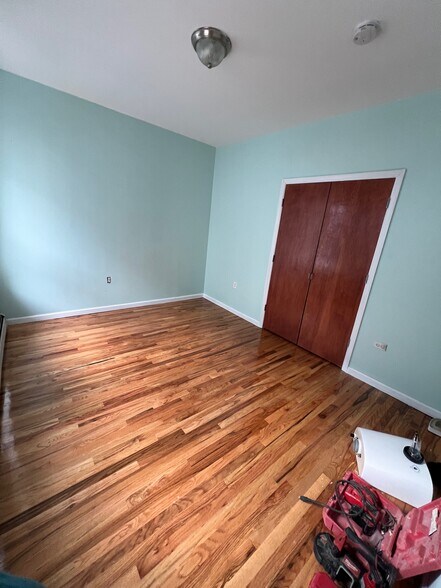 Building Photo - 2408 Beverley Rd