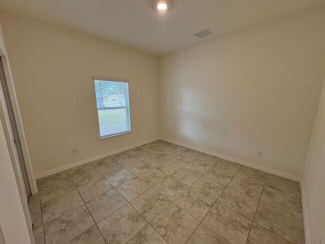 Building Photo - Modern 3 Bed 2 Bath in North Port Available Now