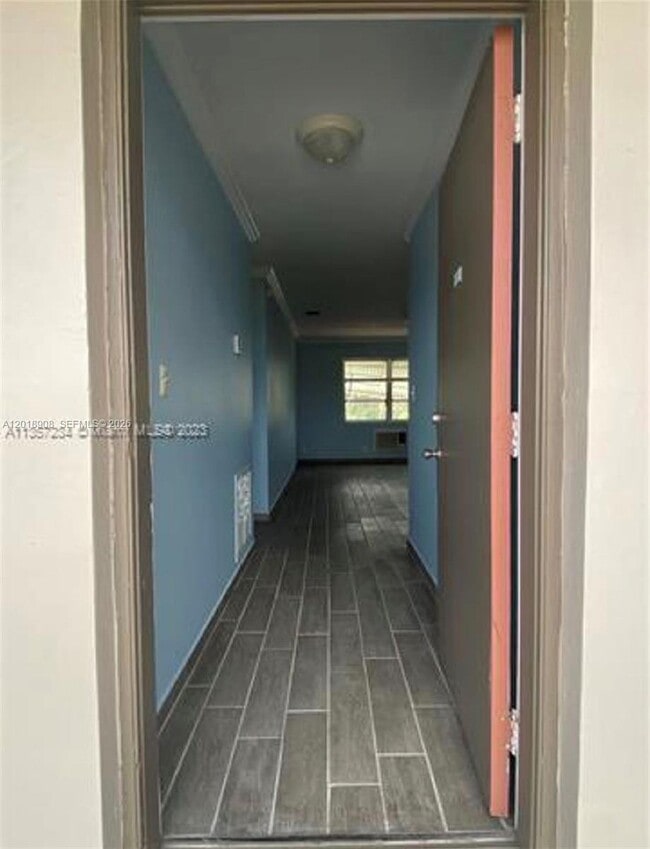 Building Photo - 1480 E Sample Rd