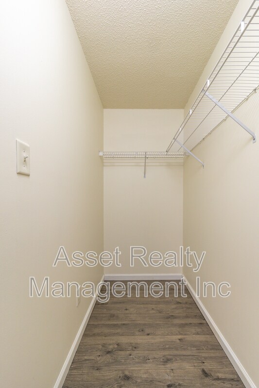 Building Photo - 385 Hawthorne Oaks Way