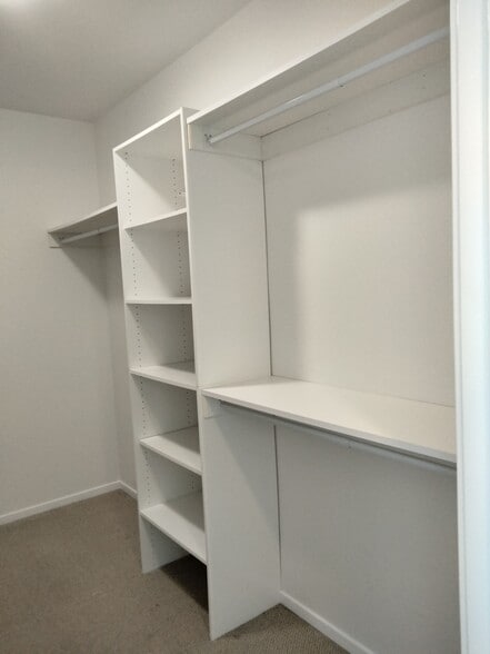 Building Photo - 5040 Santa Monica Ave