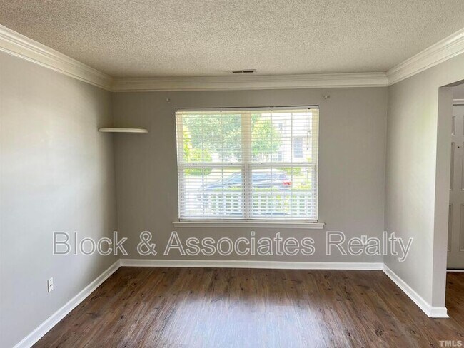 Building Photo - 5013 Marathon Ln