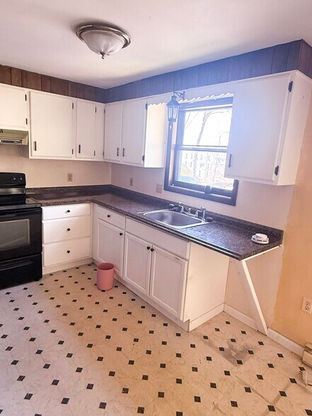 Building Photo - 7 Maria Manor