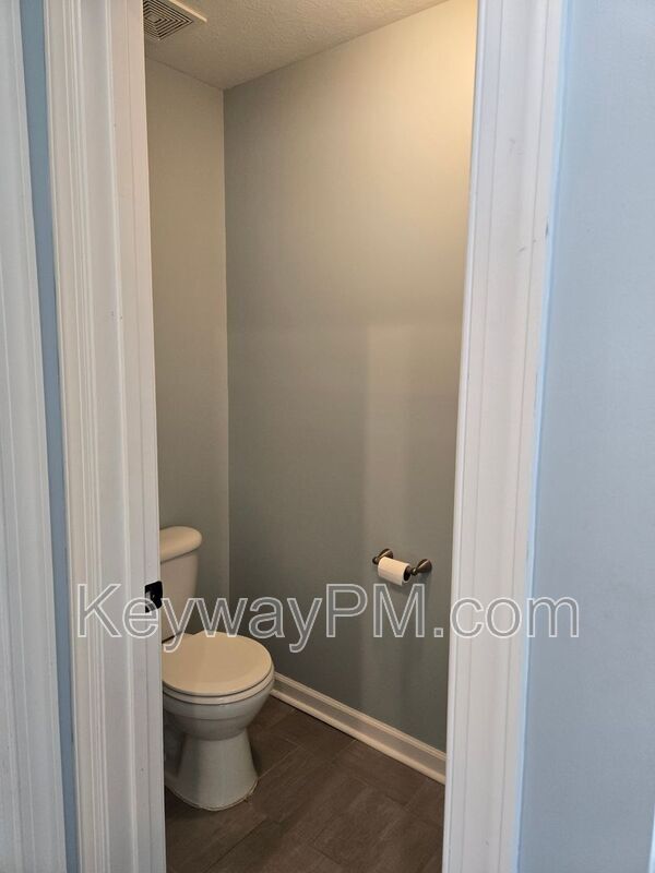 Building Photo - 999 Watermark Dr