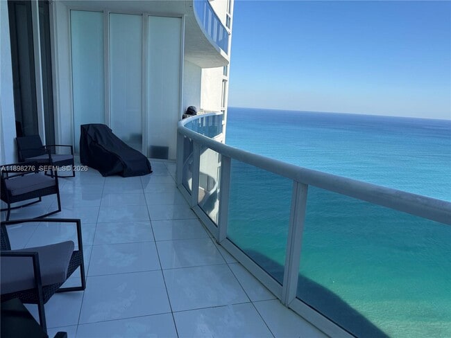 Building Photo - 15901 Collins Ave