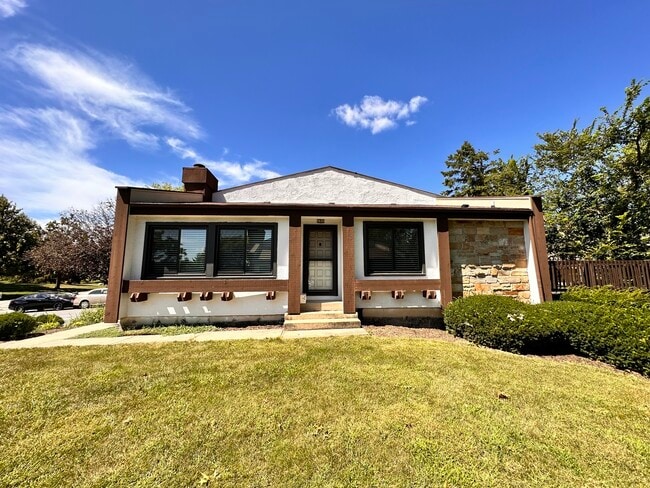Primary Photo - 183 Cascade Dr