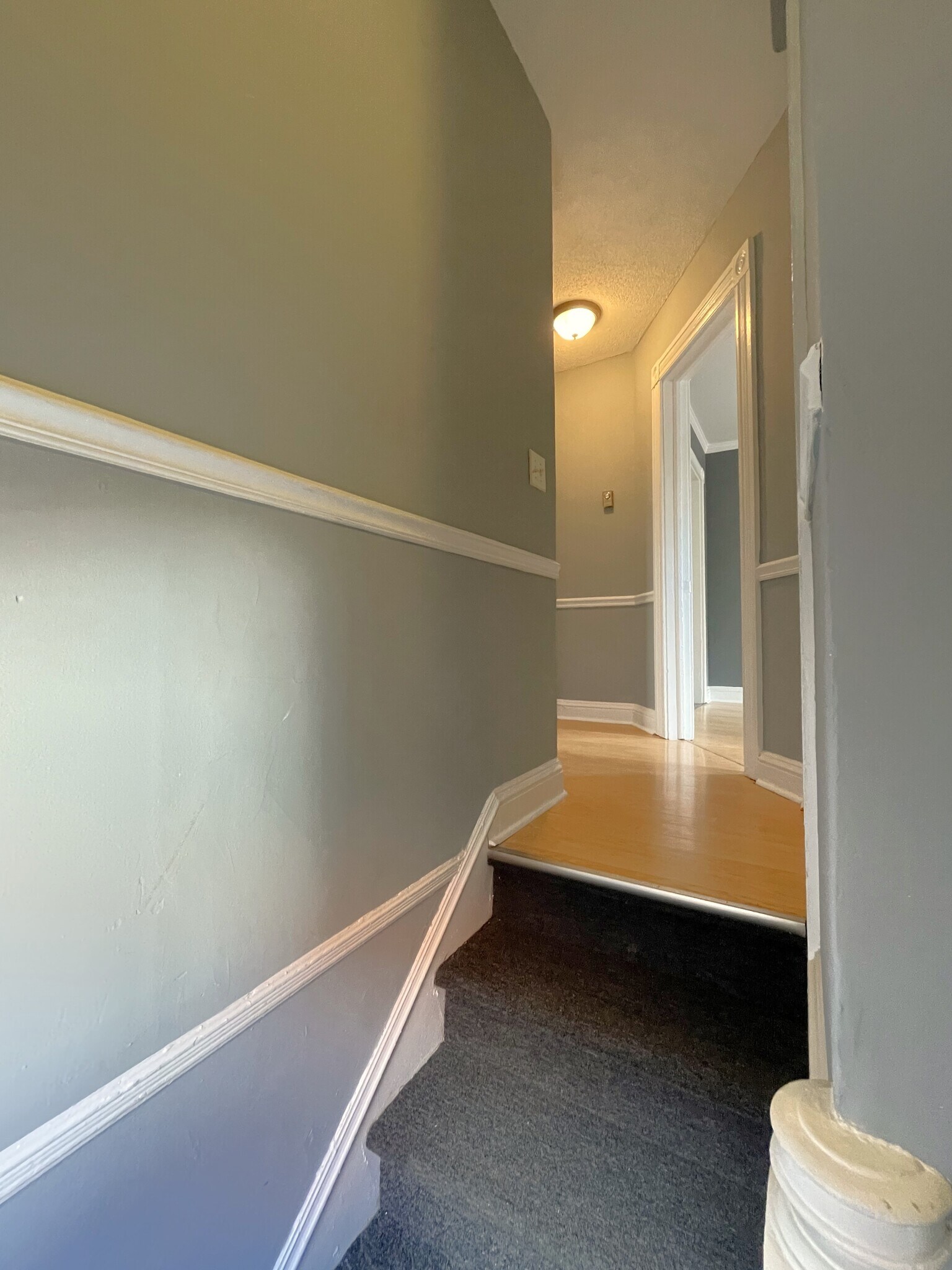 Apartment Entry - 533 W Water St