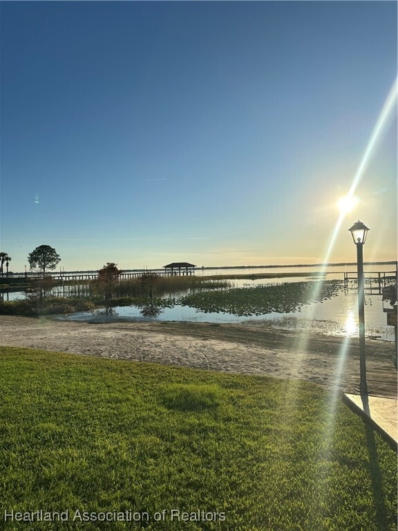 Building Photo - 2131 Lakeview Dr