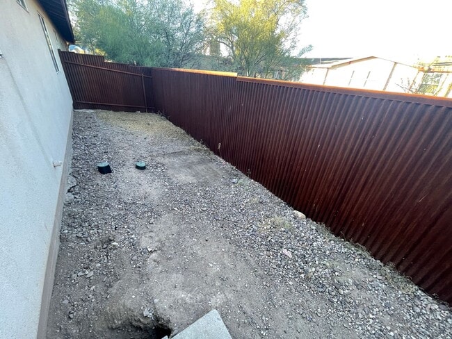 Building Photo - Single Family Home Style Unit w/ A/C, High...