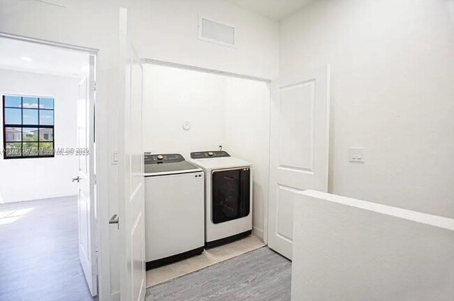 Building Photo - 757 SW 11th St