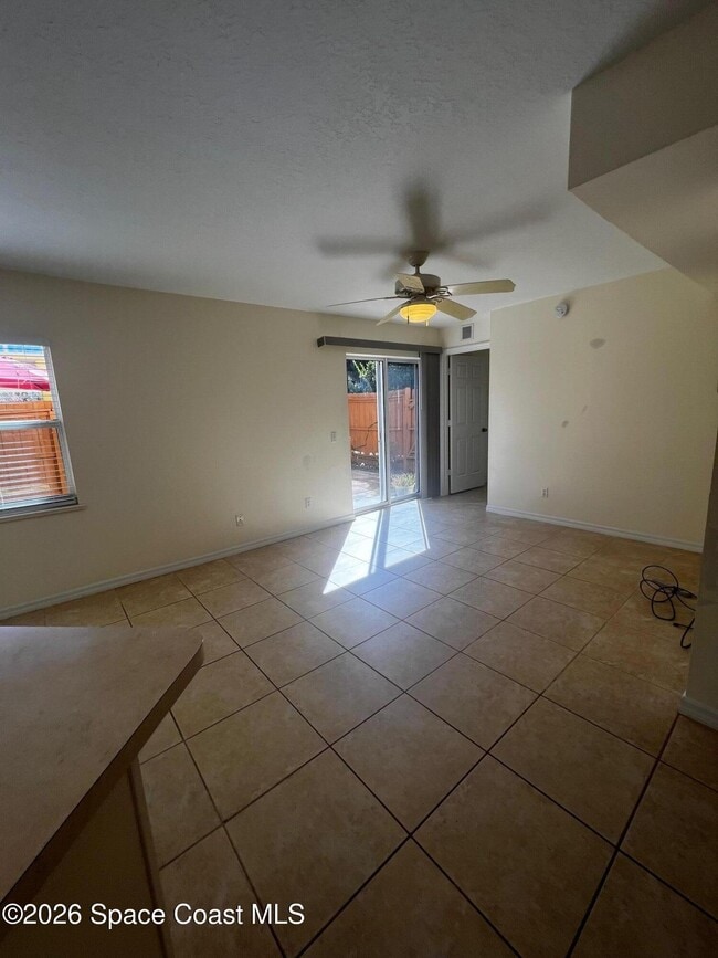 Building Photo - 11195 Roseland Rd