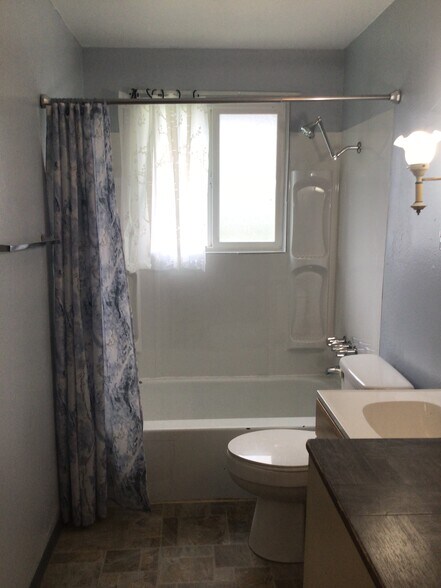 Building Photo - 14821 Washington Ave SW