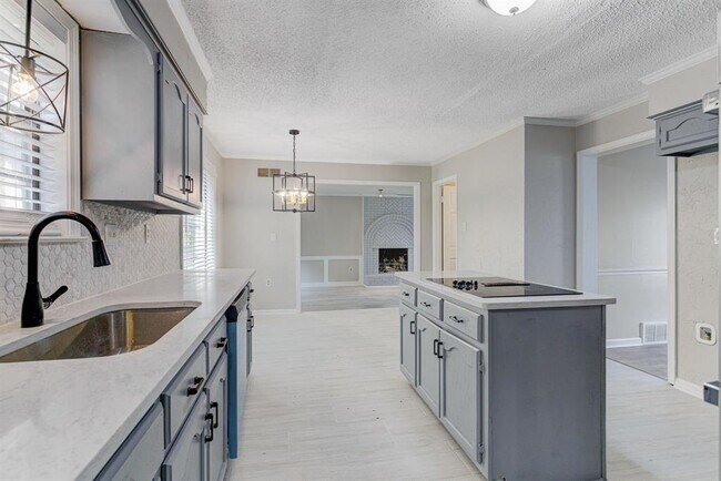 Building Photo - 7801 Autumn Creek Dr