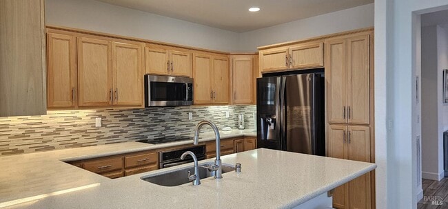 Building Photo - 366 Silver Ridge Dr