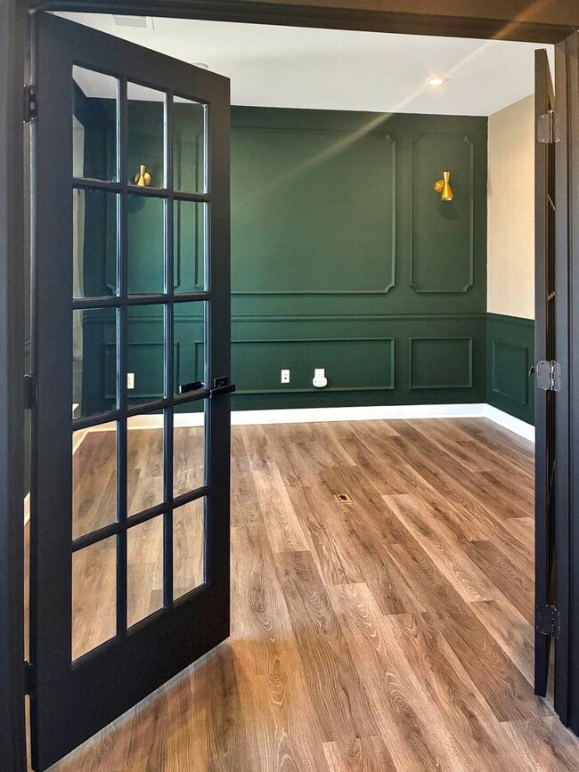 Building Photo - Modern Comfort & Style in a Prime Richmond Location