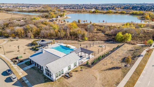 Building Photo - 1613 Wayback Dr