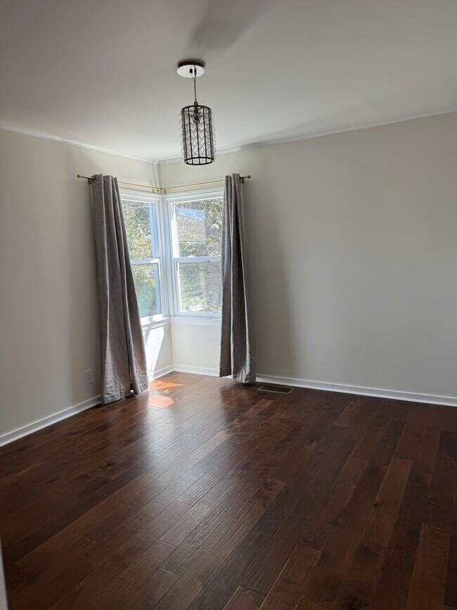 Building Photo - 535 Bayview Ave