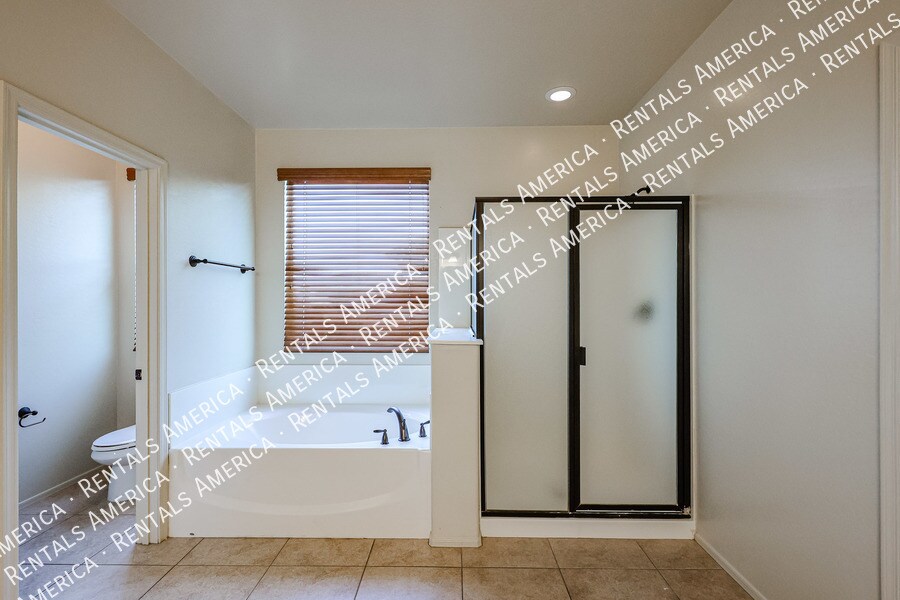 Building Photo - 3410 S Sunland Dr