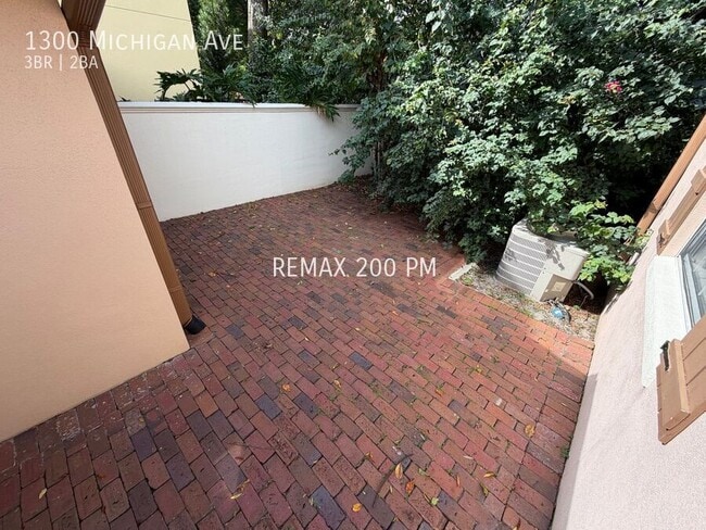 Building Photo - 1300 Michigan Ave