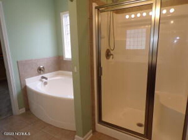 Building Photo - 4 Bedroom 2.5 Bathroom home located in Carolina Subdivision