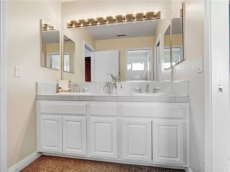 Building Photo - 2027 Warble Ct