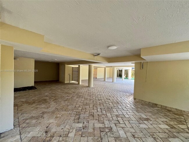 Building Photo - 573 Satinwood Dr