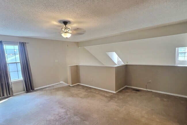 Building Photo - 390 Bertucci Blvd
