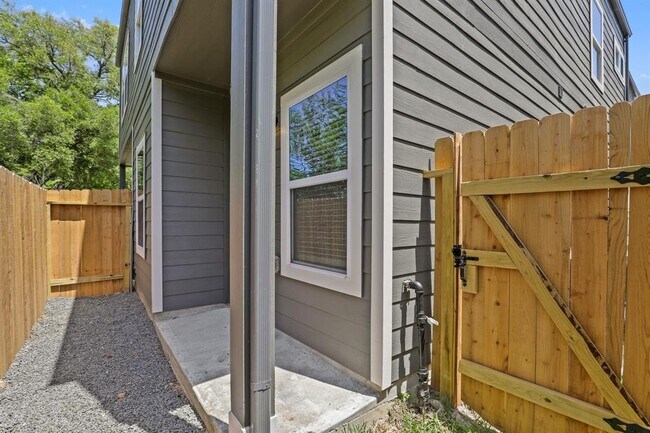 Building Photo - 13504 Axel Ln