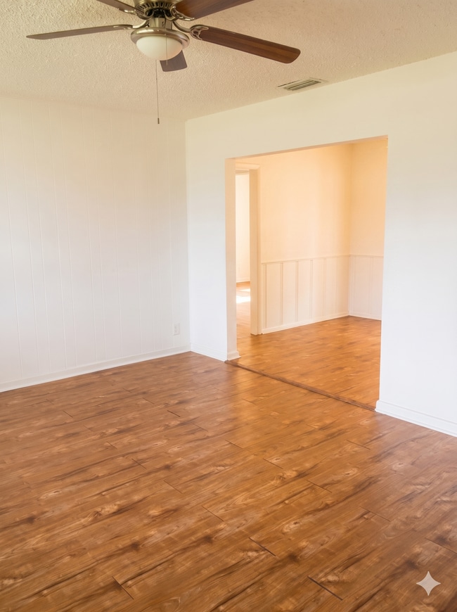 Building Photo - Spacious 3-Bedroom Home in Prime Pinellas Park Location – 1,354 Sq Ft