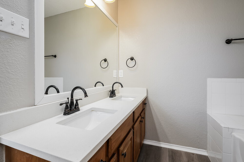 Building Photo - 705 Nightingale Cir