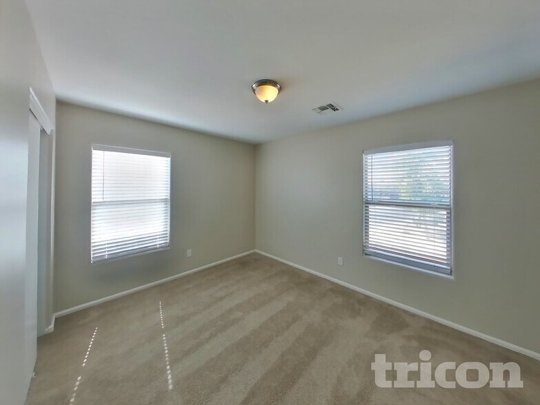 Building Photo - 4912 N 109th Ave