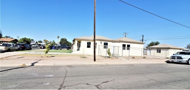Building Photo - 4 bedrooms and 2 full baths.