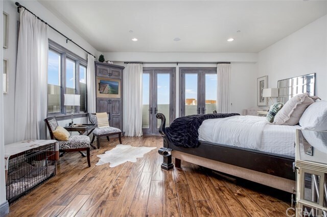 Building Photo - 736 Esplanade