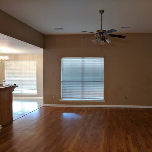 Building Photo - 36044 Raleigh Dr
