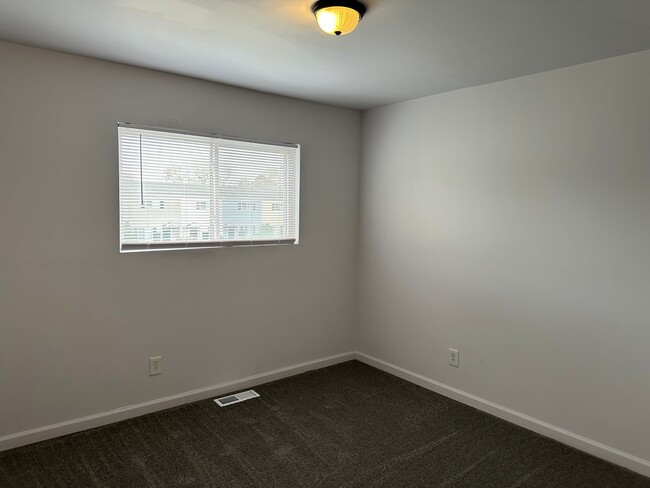 Building Photo - Townhouse in Newport News