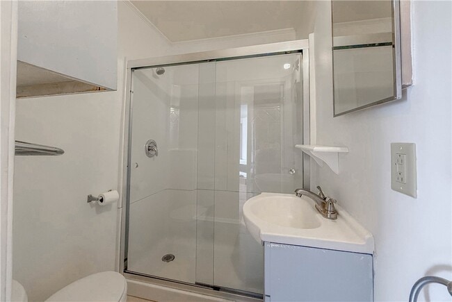 Building Photo - 937 E Main St