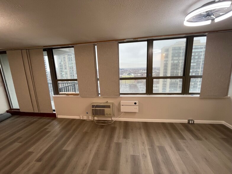 Building Photo - 2740 N Pine Grove Ave