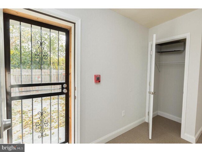 Building Photo - 931 N 19th St